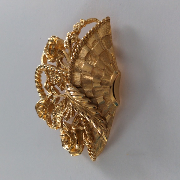 Trifari Flower Basket Brooch/Pin - Picture 4 of 7